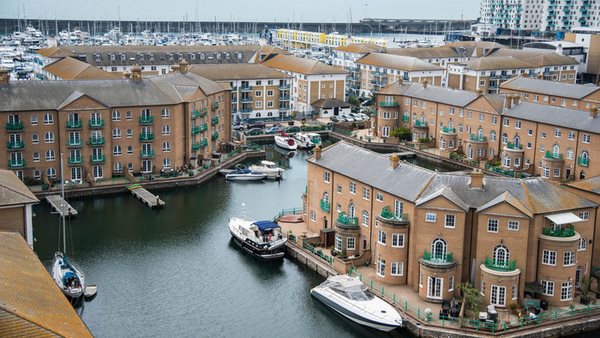 läs engelska i brighton på språkkurs med internationella skolorna