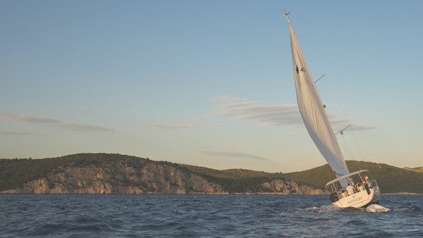 åk på språkresa i engelska med aktiviteter som segling golf med mer här