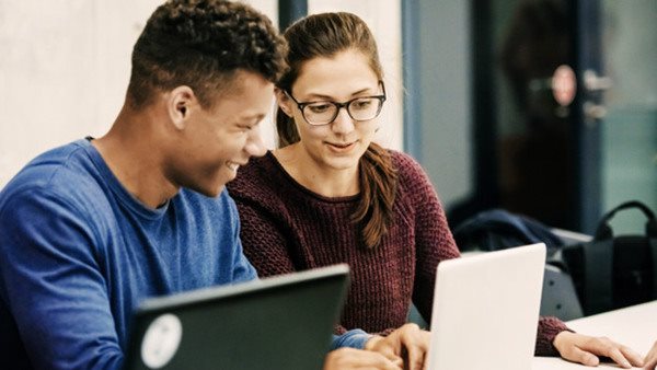 Studerande på yh-utbildning i Folkuniversitetet