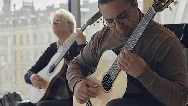 Tonal granskning av gitarrer på Kungliga Musikhögskolan