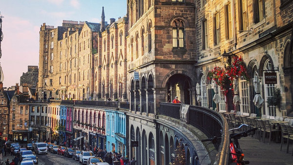 läs engelska i edinburgh skottland på språkkurs med internationella skolorna