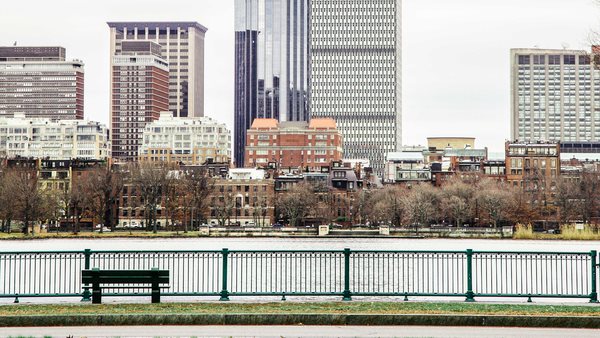 hitta språkresor för vuxna till boston och läsa engelska