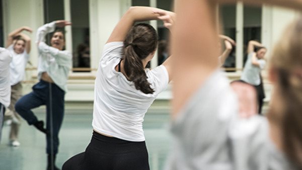 Dansare med dansa-kort på Balettakademien Stockholm