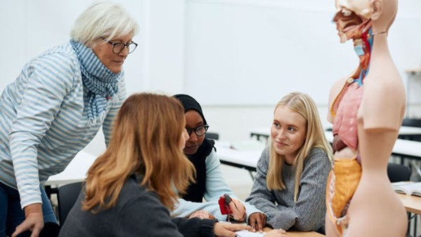 Ambulanser från studiebesök med Cultus