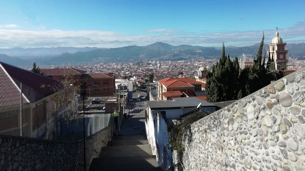 läs spanska i cuenca ecuador på språkkurs med internationella skolorna
